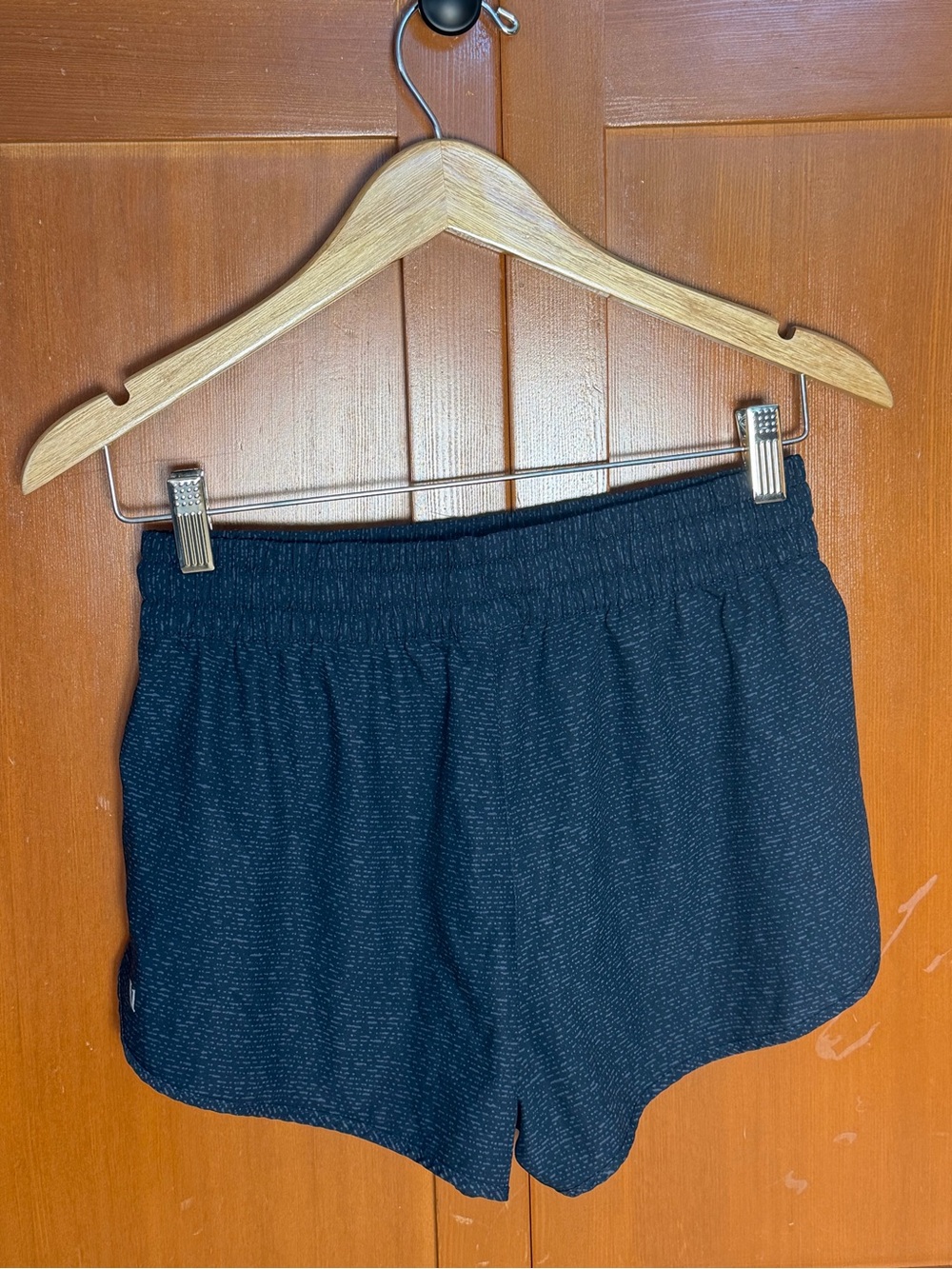 Vuori Women's Navy Pattern Clementine Athletic Shorts 2.0 Size S - Picture 3 of 7